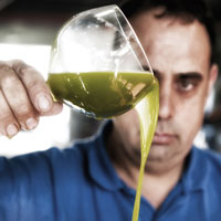 Salvatore Cutrera est un des meilleur producteur d'huile d'olive au monde, ses huiles d'olive de Sicile aux goût fruité vert sont les huiles d'olive que tous les grands chefs s'arrachent.